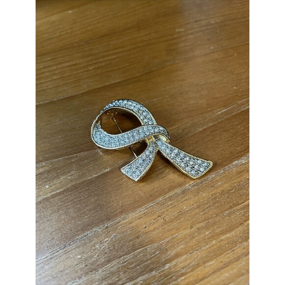 Fabulous Crystal Rhinestone Gold Tone Ribbon Loop Brooch Vintage 2 “ - Picture 5 of 7